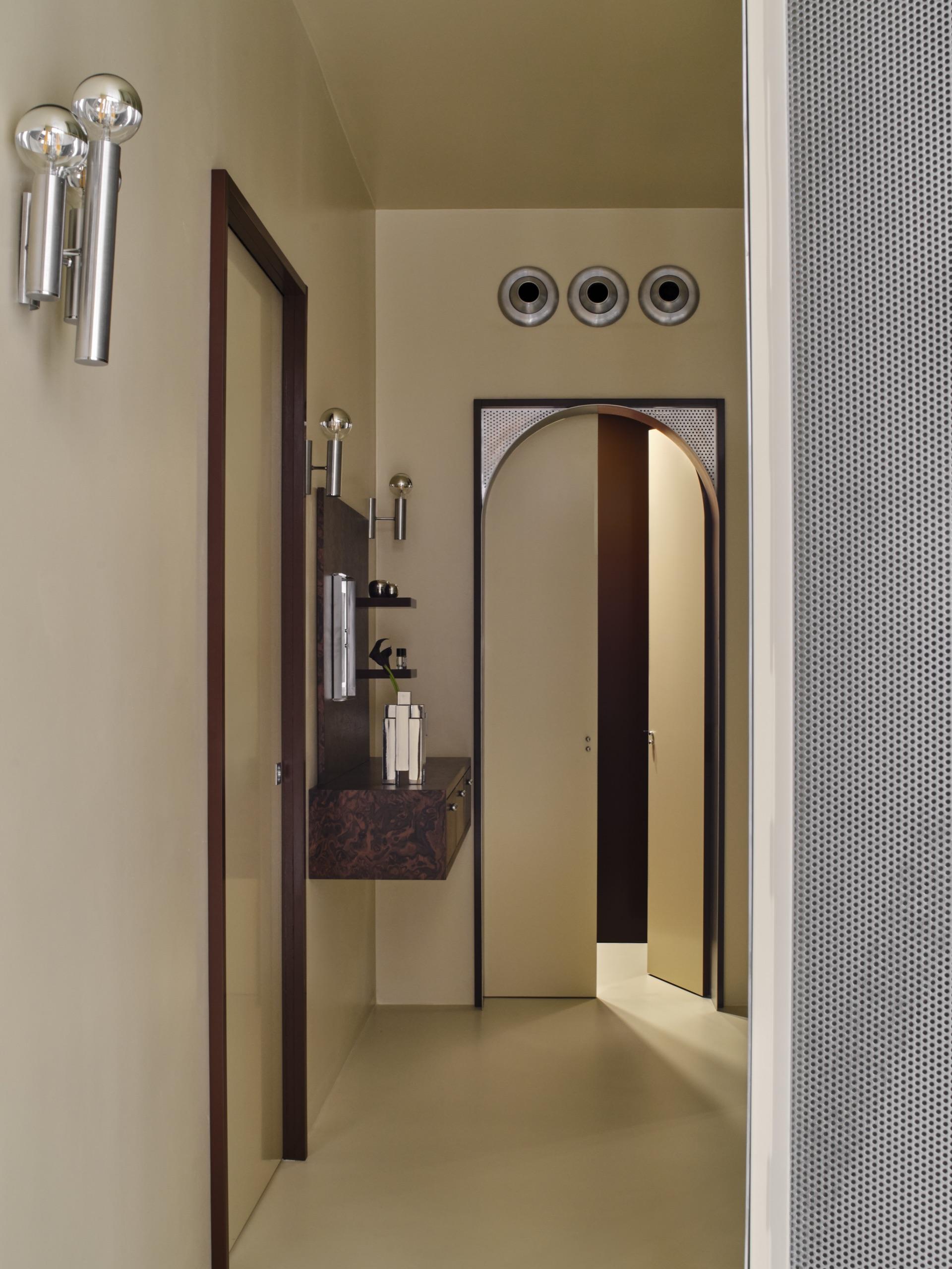 Corridoio di Estea con archi eleganti e design raffinato